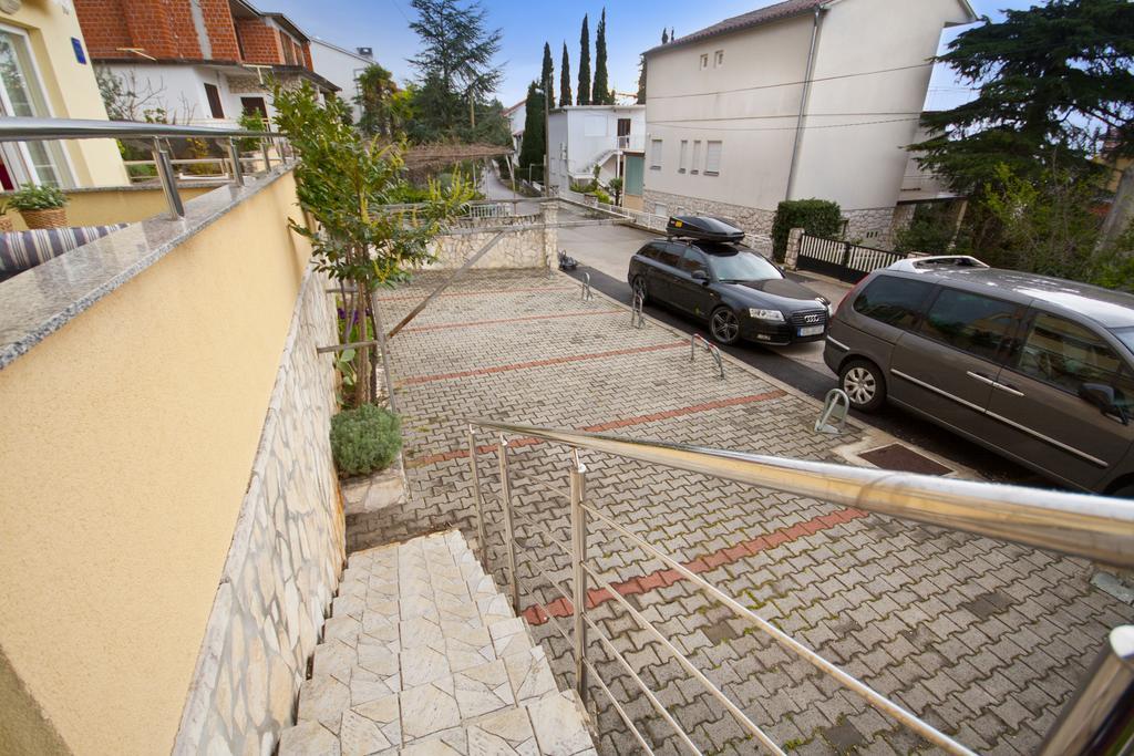 דראמליי Adela Apartments מראה חיצוני תמונה