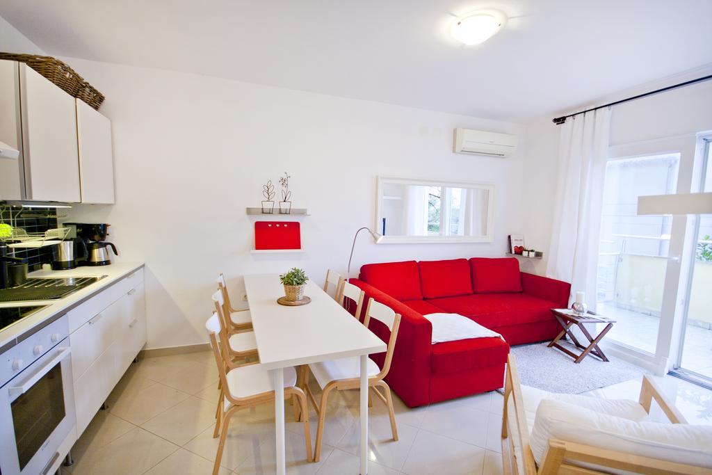 דראמליי Adela Apartments מראה חיצוני תמונה