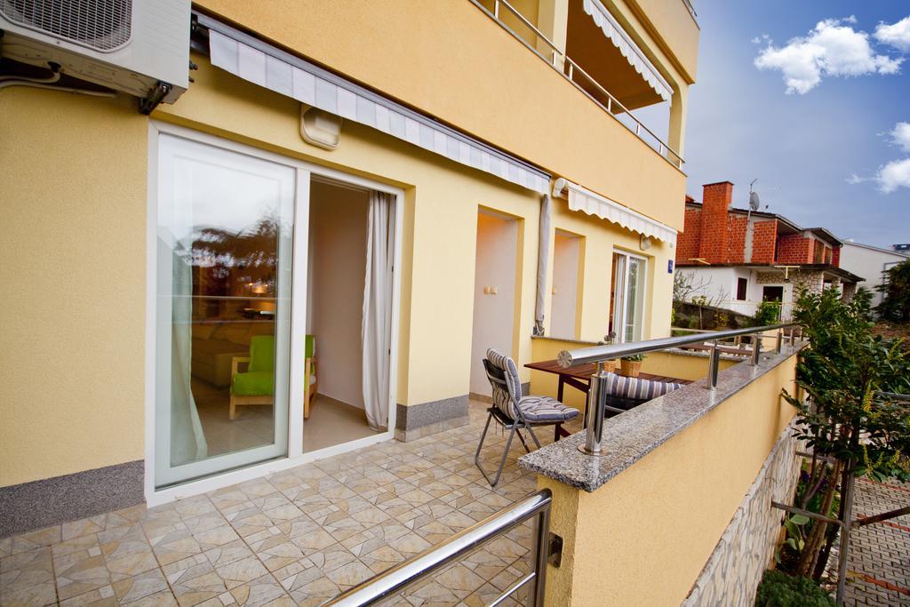 דראמליי Adela Apartments מראה חיצוני תמונה