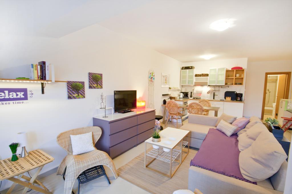 דראמליי Adela Apartments מראה חיצוני תמונה