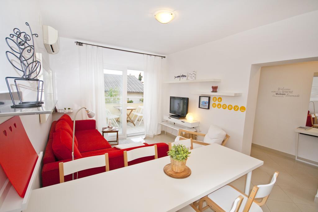 דראמליי Adela Apartments מראה חיצוני תמונה