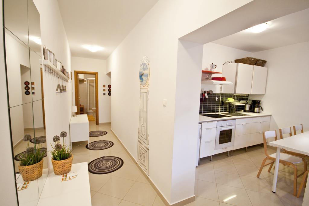 דראמליי Adela Apartments מראה חיצוני תמונה